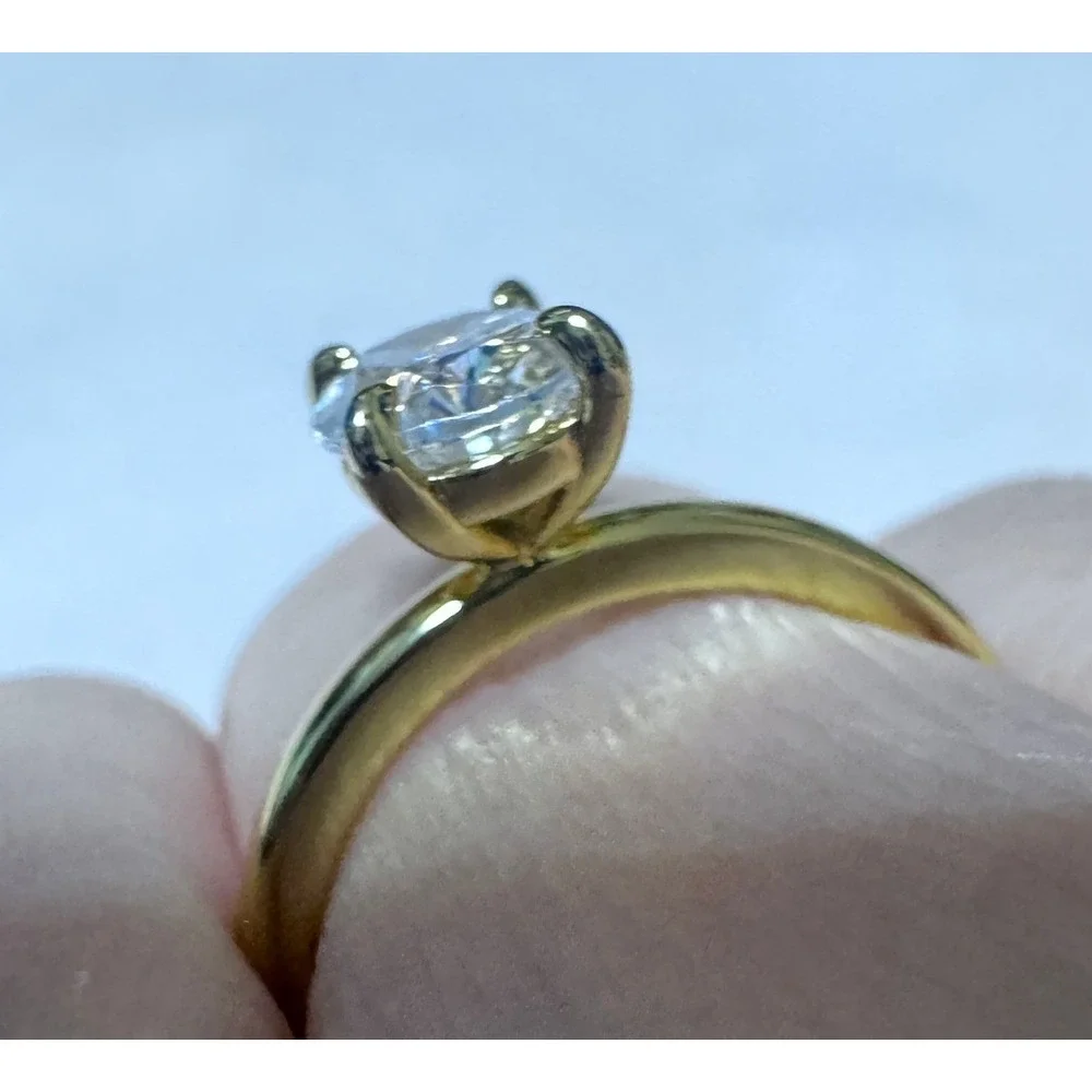 Gold Tone round Cubic Zirconia CZ Solitaire Ring Clear stone 4 prong Size 7